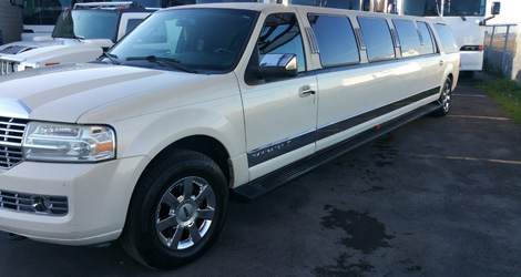 Lincoln Navigator 14 Passenger